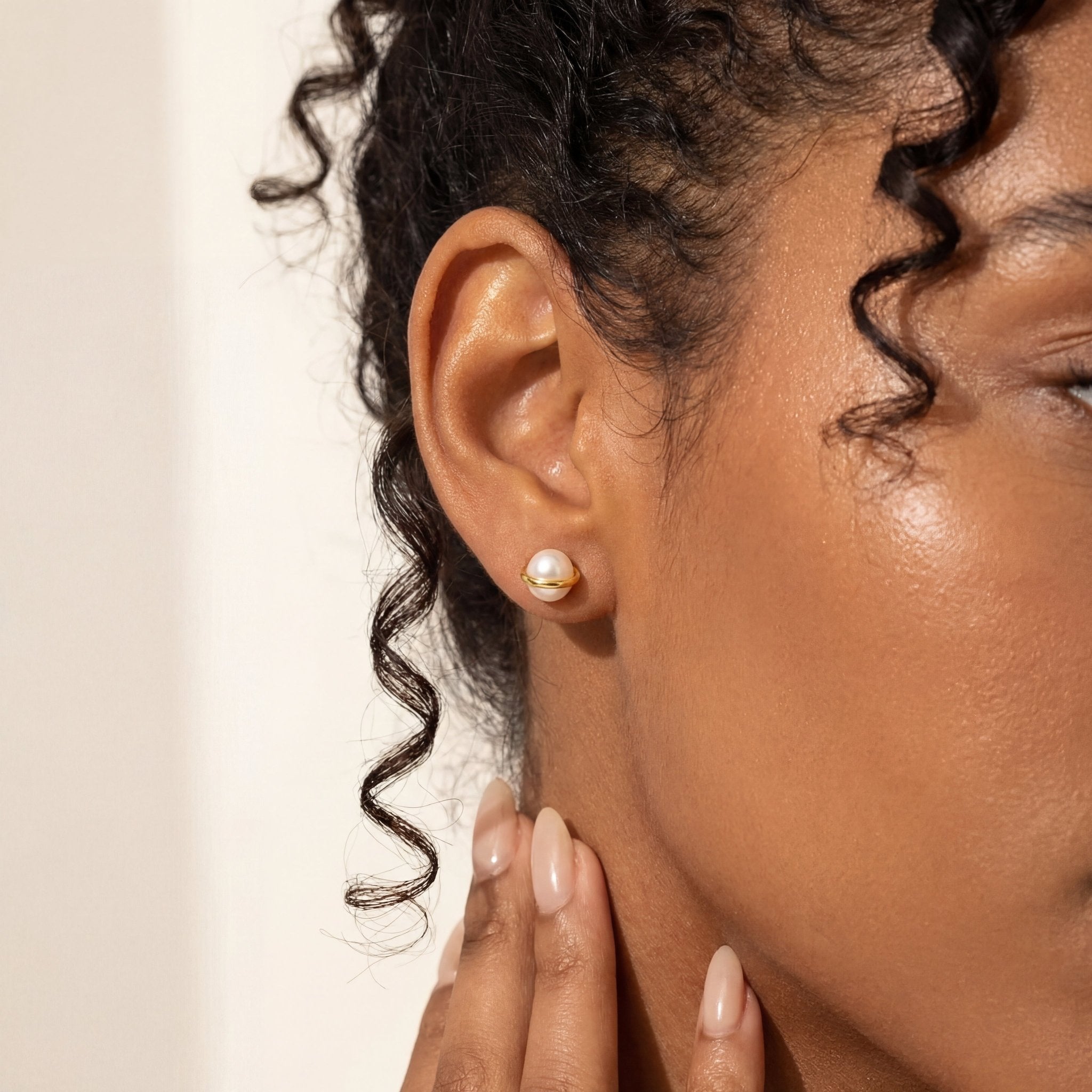 Pearl Stud Earrings with Bar - Bara Boheme